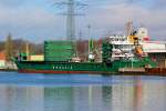 MS FEMBRIA, IMO 9350771, liegt zum Lschen der Zellulose-Ladung am Lbecker  Lehmannkai 1 in Siems...