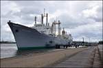 Das 1957 gebaute 157 Meter lange Frachtschiff  Dresden  (Typ  Frieden ) liegt im Überseehafen Rostock und beherbergt das Schiffbaumuseum. (19.06.14) 