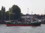 GREUNDIEK am  4.7.2015, Hamburg, Elbe Höhe Blohm + Voss /

ex Hermann-Hans (1950-1959), Rita Dölling(1965-1994)
Küstenmotorschiff (Museumsschiff) / 349 BRT / Lüa 38,4 m, B 7,63 m, Tg 3,24 m / 1 Deutz-Diesel, 250 PS / 1950 bei  Rickmers-Werft, Bremerhaven / Heimathafen: (Museumshafen) Stade, Flagge: D /
