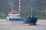 Die HELEN ANNA IMO-Nummer:9582867 Flagge:Antigua und Barbuda Länge:88.0m Breite:12.0m Baujahr:2010 Bauwerft:Slovenske Lodenice,Komarno Slowakei passiert einlaufend nach Hamburg den Rüschpark