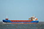 Die HOHE BANK ,St�ckgut- und Mehrzweckfrachter, IMO-Nummer:9505302 Flagge:Gibraltar L�nge:86.0m Breite:12.0m Baujahr:2010 Bauwerft:Lisemco Lilama Shipyard,Haiphong Vietnam vor Cuxhaven am 25.06.26