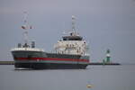 Der Frachter IEPBORG auf dem Seeweg von Stralsund zum Rostocker Fracht und Fischereihafen beim Einlaufen am 12.11.2022
