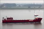 Die 2012 gebaute JAGUAR (IMO 9613628) fhrt am 19.10.2015 Hhe Bremerhaven Weser abwrts. Sie ist 108 m lang und 16 m breit, hat eine GT/BRZ von 5.198 und eine DWT von 6.000 t. Heimathafen ist Vlieland (Niederlande).