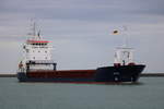 Der Frachter KERLI der Reederei HANSA SHIPPING auf dem Seeweg von Kaliningrad nach Rostock-Überseehafen beim Einlaufen in Warnemünde.28.08.2020