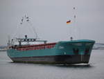 Der litauische Frachter Lyrika auf ihrem Seeweg von Rostock-Überseehafen nach Stralsund beim Auslaufen in Warnemünde.02.03.2019