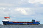 Die PEAK BORDEAUX IMO-Nummer:9545039 Flagge:Niederlande Länge:91.0m Breite:14.0m Baujahr:2011 Bauwerft:Dongfeng Shipbuilding,Hangzhou China vor Cuxhaven am 10.07.25