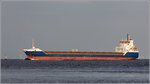 Die 2011 gebaute WILSON VOLOS (IMO 9534286) passiert am 16.09.2016 Cuxhaven. Sie ist 114,40 m lang und 14,40 m breit, hat eine GT/BRZ von 4.255 und eine DWT von 6.050 t. Heimathafen ist St. John's (Antigua and Barbuda). Früherer Name: GERHARD G..