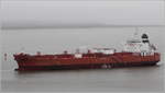 Die 2015 gebaute AQUILA (IMO 9692258) fährt am 21.11.2017 Höhe Bremerhaven weseraufwärts. Dieser Tanker ist 183 m lang und 32,2 m breit, hat einen Tiefgang von 13,3 m, eine GT/'BRZ von 29.531 und eine DWT von 49.126 t. Heimathafen ist Hong Kong.