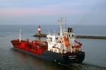 Der 92m lange Chemikalientanker AMETHYST am 07.11.18 ausgehend Rostock