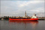 . Tanker passiert Stadt -

Der Chemical Tanker CHEMICAL PROVIDER (Baujahr 2002) auf der Schelde in Antwerpen. Das Schiff. 

21.06.2016 (M)