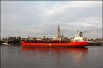 . Tanker passiert Stadt -

Der Chemical Tanker CHEMICAL PROVIDER (Baujahr 2002) auf der Schelde in Antwerpen. Das Schiff. 

21.06.2016 (M)