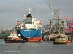 FAIRCHEM YUKA (IMO 9477505) am 1.3.2013, Hamburg, Ölpier im Köhlfleethafen, beim Ablegen assistiert von BUGSIER  14 /  Ex-Name: GOLDEN YUKA (bis 07.2011) /  Tankschiff / GT 11.655 / 