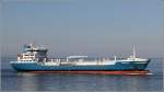 Die 1998 gebaute FURENÄS (IMO 9153214) am 30.09.2015 auf der Elbe Höhe Cuxhaven. Dieser Tanker ist 136,7 m lang und 21,5 m breit, hat eine GT/BRZ von 8.930 und eine DWT von 12.924 t. Heimathafen ist Nòlsoy (Färöer).