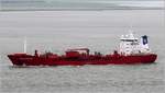 Die 2011 gebaute GOLFSTRAUM (IMO 9390991) fährt am 07.06.2017 Höhe Bremerhaven weseraufwärts. Dieser Tanker ist 129 m lang und 19,20 m breit, hat eine GT/BRZ von 7.243 und eine DWT von 9.595 t. Heimathafen ist Bergen (Norwegen).