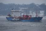 Der Tanker Lisa IMO-Nummer:9435832 Flagge:Zypern Lnge:94.0m Breite:15.0m mit Lotsenboot Lotse 2 bei der Einfahrt in den Hamburger Hafen aufgenommen am 23.01.2010 vom Rschpark Finkenwerder.