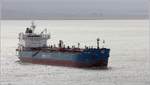 Die NORD HUMMOCK (IMO 9352195) fährt in Höhe Bremerhaven weserabwärts. Der Tanker wurde 2007 gebaut, ist 183 m lang und 27,39 m breit, hat eine GT/BRZ von 23.304 und eine DWT von 37.157 t. Heimathafen ist Hellerup (Dänemark). 29.10.2020