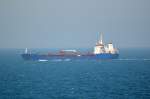 Der Tanker Patani IMO-Nummer:9373644 Flagge:Malta Länge:144.0m Breite:23.0m Baujahr:2009 Bauwerft:Jiangnan Shipyard,Shanghai China auf See aufgenommen am 06.06.12 von der Queen Elizabeth.