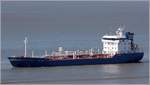 Die 2004 gebaute STELLA MARIS (IMO 9297101) fährt in Höhe Bremerhaven weseraufwärts. Dieser Produktentanker ist 106 m lang und 15,8 m breit, hat eine GT/BRZ von 4.064 und eine DWT von 4.531 t. Heimathafen ist Dordrecht (Niederlande). Früherer Name: SCIPION. 01.09.2020