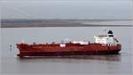 Die 2014 gebaute VELA (IMO 9682461) fährt am 12.12.2016 Höhe Bremerhaven weseraufwärts. Dieser Tanker ist 183 m lang und 32 m breit, hat eine GT/BRZ von 29.531 und eine DWT von 49.126 t. Heimathafen ist Hong Kong.