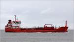 Die 2009 gebaute VARKAN MARMARA (IMO 9458145) ist auf der Außenelbe unterwegs. Dieser Tanker hat eine Länge von 99,84 m und eine Breite von 15,60 m, die GT/BRZ beträgt 3.478 und die DWT 4.865 t. Heimathafen ist Istanbul (Türkei). Früherer Name: BARBAROS VARDAL. 05.07.2019