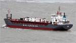 Der 1997 gebaute Zementfrachter CEMBAY (IMO 9183465) hat eine Länge von 88,2 m und eine Breite von 13,6 m. Seine GT/BRZ beträgt 3.017, die DWT beträgt 4.216 t. Heimathafen ist Limassol (Zypern). Frühere Namen: BORNEO, GUTSHOF. Hier ist er am 13.03.2019 Höhe Bremerhaven weseraufwärts unterwegs.