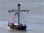 Die UBENA VON BREMEN aus Bremerhaven ist am 27.05.2017 auf der Weser Höhe Bremerhaven unterwegs. Sie ist 23,23 m lang und 7,62 m breit. Es handelt sich um den Nachbau von 1991 der Bremer Kogge von 1380. 