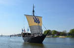 De Kamper Kogge 6. Mai 2016 segelt auf der IJssel im Heimathafen von Kampen. 