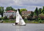 Segelboot i3V auf dem Rhein, querab Bad Godesberg, 30.05.2010