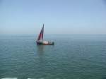 Ein Segelboot auf der Nordsee zwischen Harlingen und Terschelling