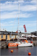 Dies moderne Segelboot trägt die polnische Registriernummer POL16486 und lag am 26.08.2016 im Hafen von Nexø (Bornholm).