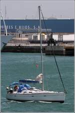 Die Segelyacht CHRISTINA sucht im Handelshafen von Cádiz Schutz vor dem Sturm. 19.04.2017