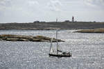 Segeleschiff - 1-Master vor der Insel Kleven im Scherenhof von Bohuslän in Schweden.
