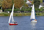 Zwei Segler auf dem Rhein in Remagen ( TUULIKKI  GER1293 und 122855 D) - 13.10.2019