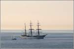 Segelschiff und -boot auf der abendlichen Ostsee. 08.05.2008