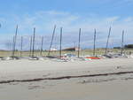 Segelboote am Strand von Barbatre auf der Insel Noirmoutier, Departement Vendee an der französischen Atlantikküste am 08.09.2019