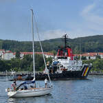 Das Segelboot PIĘKNA, auf deutsch Schön(heit) kommt gerade in Sassnitz an. (August 2023)