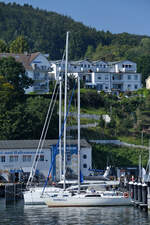 Das Seegelboot SARMATA II ist hier am Liegeplatz im Stadthafen von Sassnitz zu sehen.