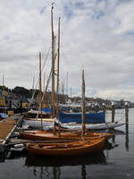 Diese historischen Segelboote waren Anfang Juni 2024 im Historischen Hafen von Flensburg zu sehen.