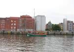 OLDTIMER ELLEN in Warteposition vor der Lbecker Eric Warburg-Brcke...