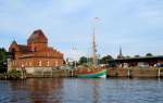Oldtimer  ELLEN  liegt an der Pier des Behnkai in Lübeck...