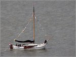 Das Plattbodenschiff NIMROD ist am 20.08.2016 während der Schippertage in Bremerhaven auf der Weser unterwegs.
