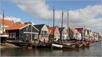 Diese traditionellen Plattbodenschiffe liegen im Westhaven von Urk. 04.10.2016