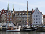 Die Gaffelketsch SIRIUS wurde 1942 in Schweden als Kriegsfischerkutter gebaut, davor die 1935 gebaute RIKKE. (Lübeck, März 2022)