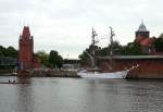 SS APHRODITE MMSI 244231000, hat im Lübecker Hansahafen festgemacht und übernimmt Passagiere und Proviant...