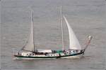 Der niederlndische Schoner ELEGANT wurde 1889 gebaut, ist 37,80 m lang, 6,30 m breit, hat einen Tiefgang  von 1,65 m und eine Segelflche von 440 m. Am 28.08.2008 war sie whrend der Ltten Sail in Bremerhaven zu einem Trn auf der Weser unterwegs.