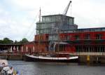 Galeasse FRIDTHJOF liegt zur Ausreise, verholt vom Holsten- in den Hansahafen in Lübeck, bereit an den MEDIA-Docks in Lübeck...  Aufgenommen: 12.5.2012