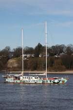 Zweimaster INFINITY; Datum: 02.03.2026; Aufnahmeort: Elbe/Hafen Hamburg, Deutschland.