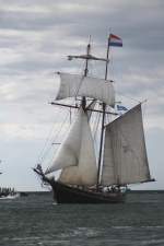 Topp-segel-schoner  Jacob Meindert  unter niederländischer Flagge in der Hafeneinfahrt von Warnemünde.Aufgenommen zur Sail am 08.08.2013.