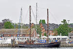 Segelschiff LILLEHOLM (rund 21 Meter lang) am 19.05.2022 im Hafen von Lübeck-Travemünde