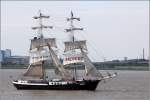 Die Brigg MERCEDES (IMO 5156658) war ursprnglich ein 1958 gebautes Fischereifahrzeug, das 2005 zum Segelschiff umgebaut wurde. Lnge: 50 m, Breite: 7,60 m, Segelflche: 900 m, Heimathafen: Amsterdam (Niederlande). Hier segelt sie am 16.08.2013 bei Bremerhaven auf der Weser. 